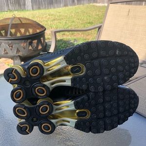 size 11 women's nike shox shoes